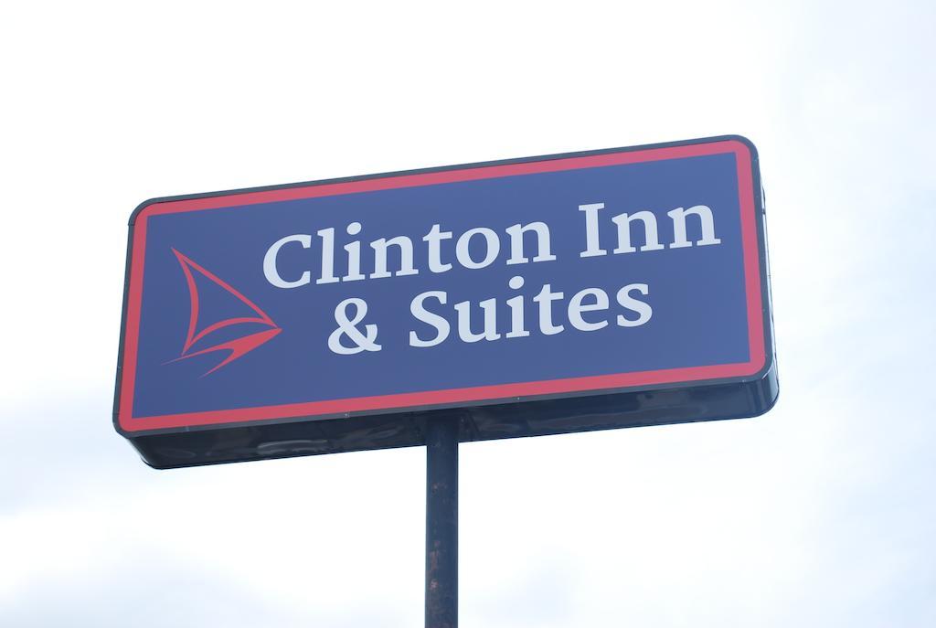 Clinton Inn & Suites Port Clinton Exterior photo